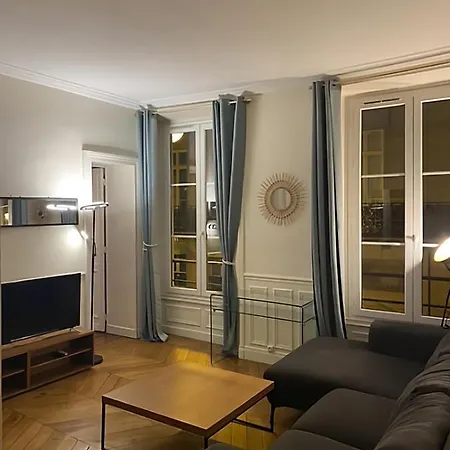 Spacious Next To Place Vendome Apartment Paris